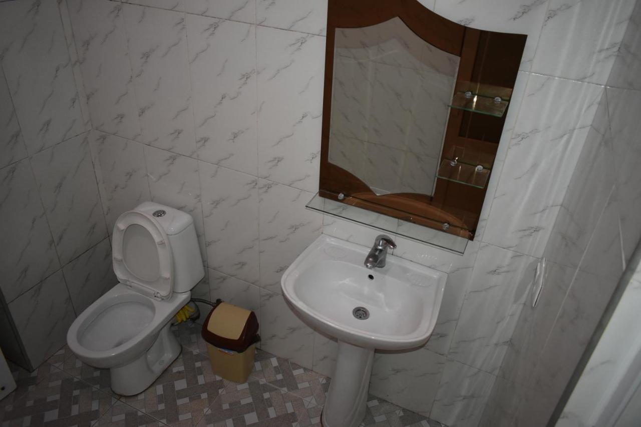 Ucha'S Apartment Batumi Esterno foto