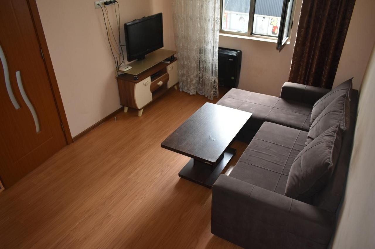 Ucha'S Apartment Batumi Esterno foto