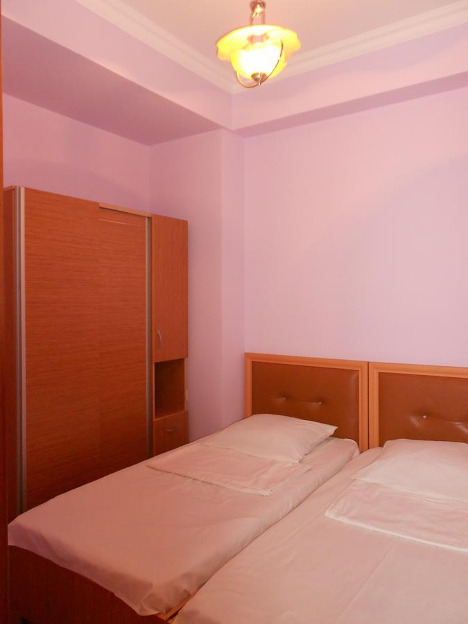 Ucha'S Apartment Batumi Esterno foto