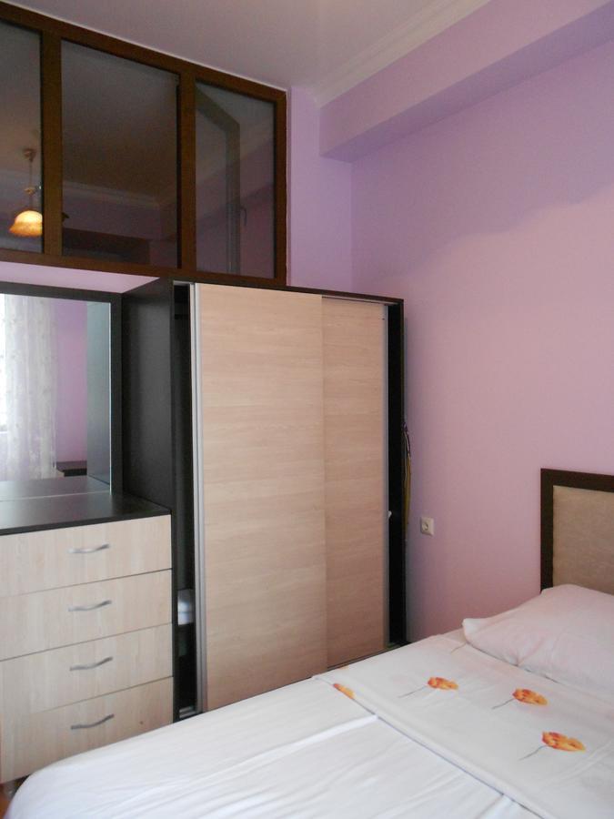 Ucha'S Apartment Batumi Esterno foto