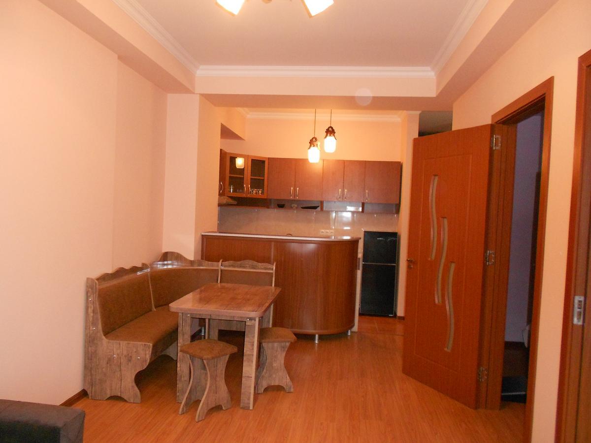 Ucha'S Apartment Batumi Esterno foto