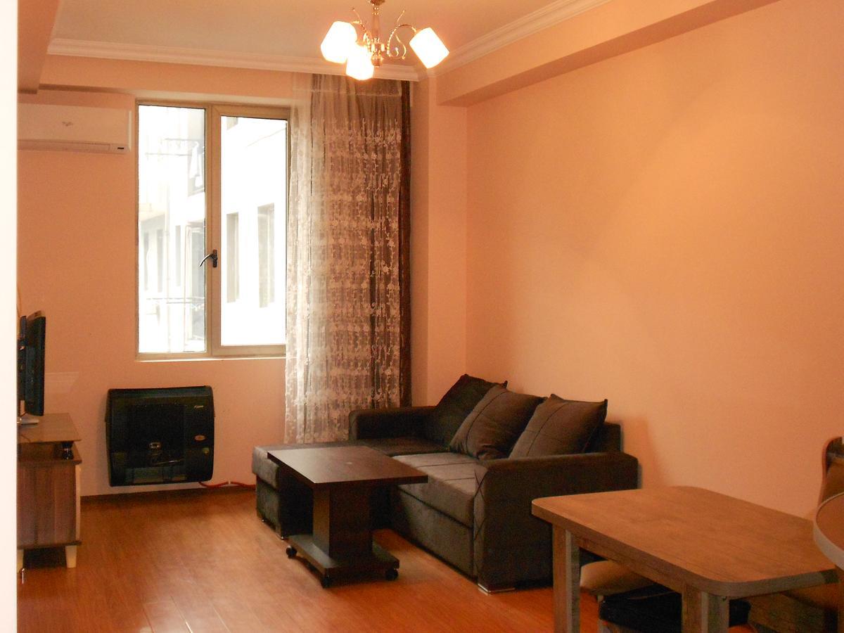 Ucha'S Apartment Batumi Esterno foto