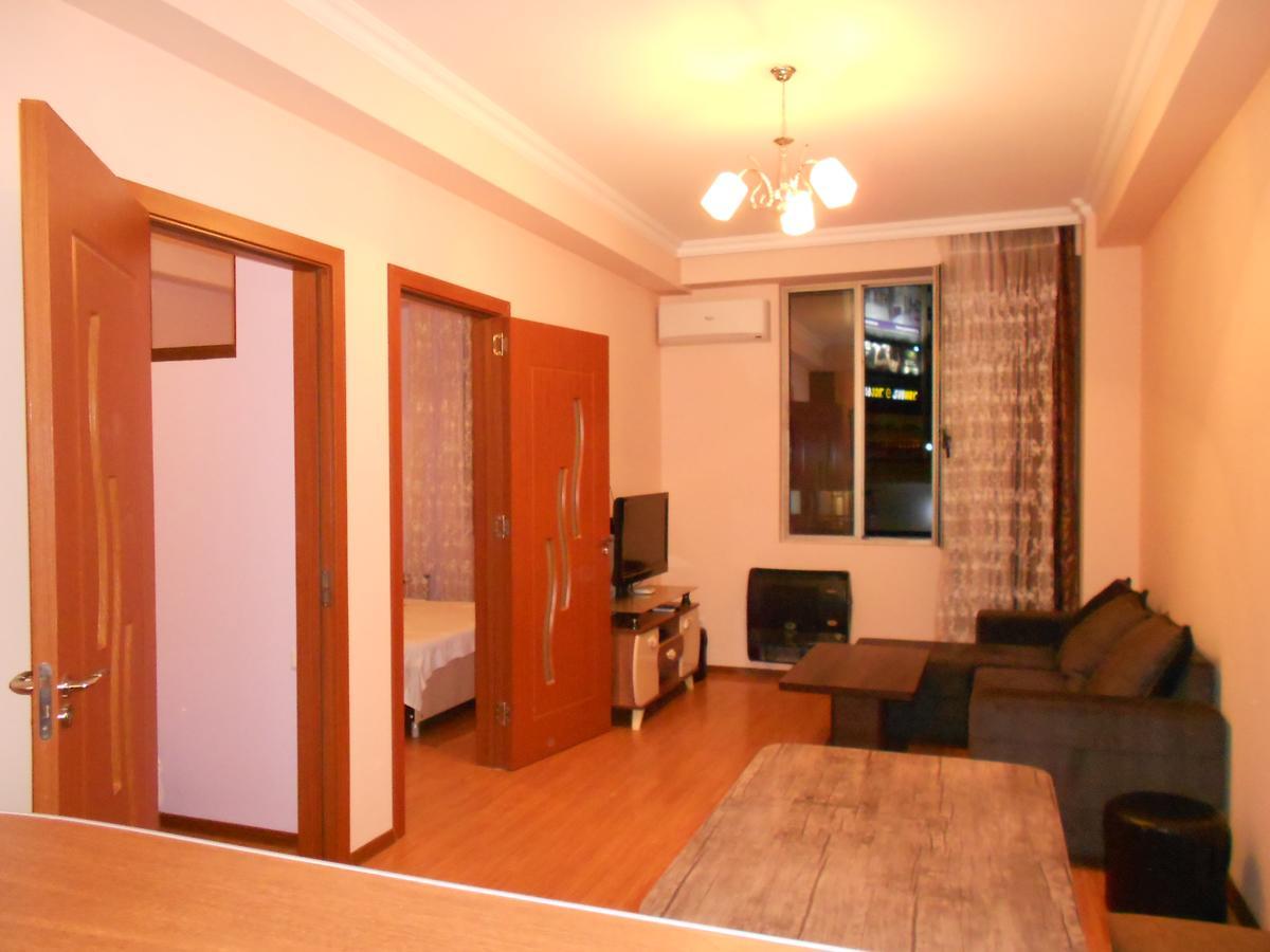 Ucha'S Apartment Batumi Esterno foto