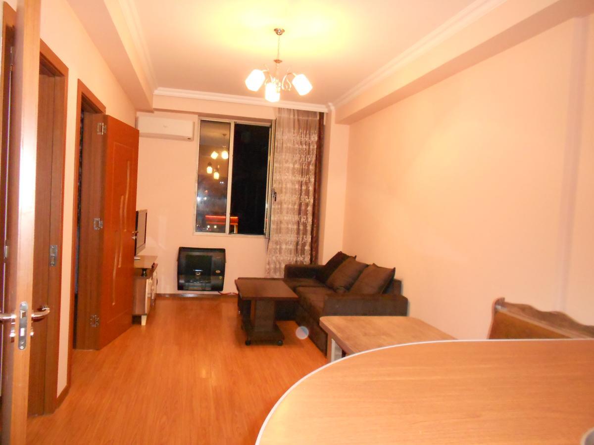 Ucha'S Apartment Batumi Esterno foto