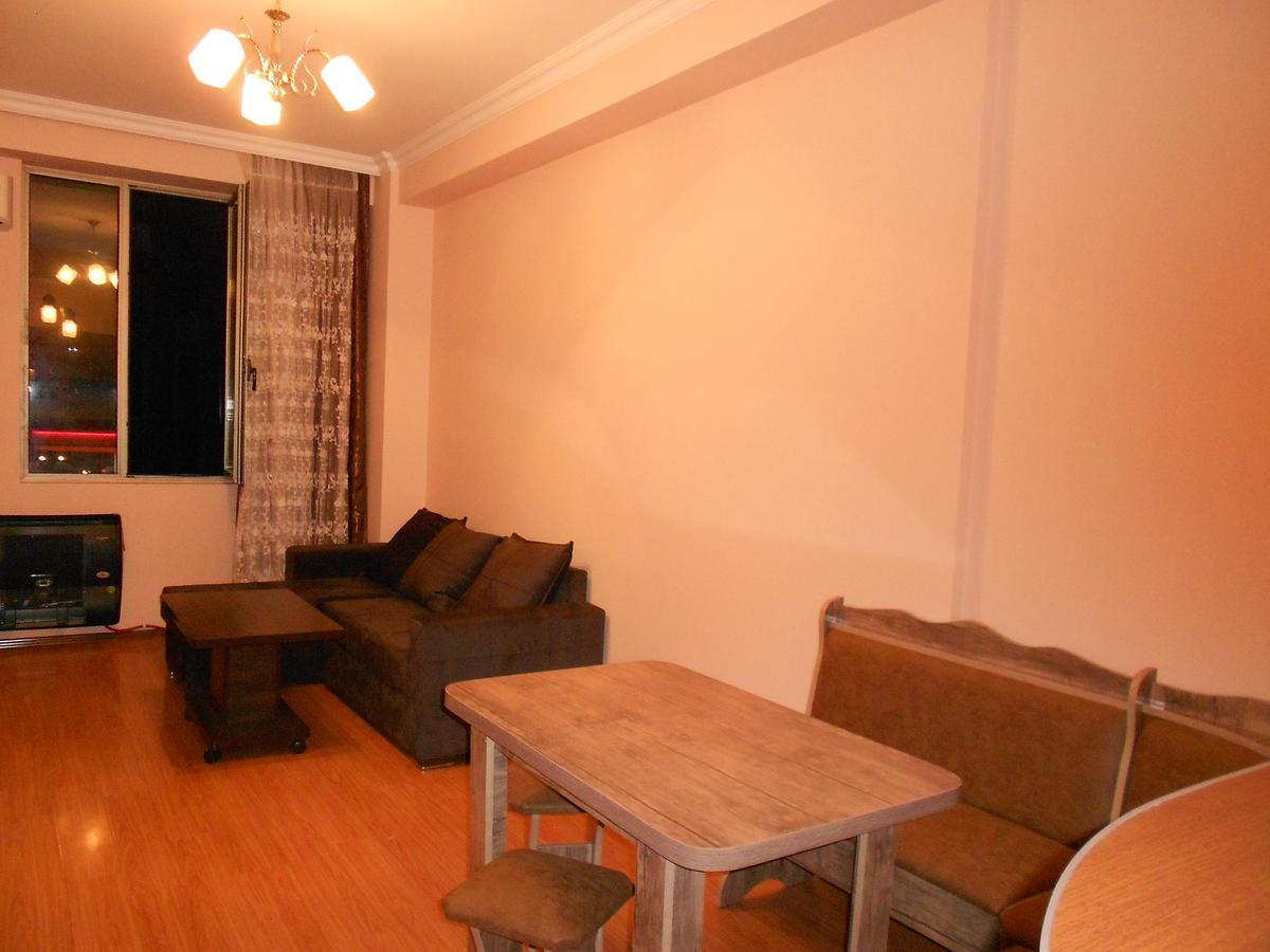Ucha'S Apartment Batumi Esterno foto